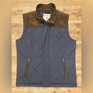 Sharp insulated men’s vest. Red Head brand.